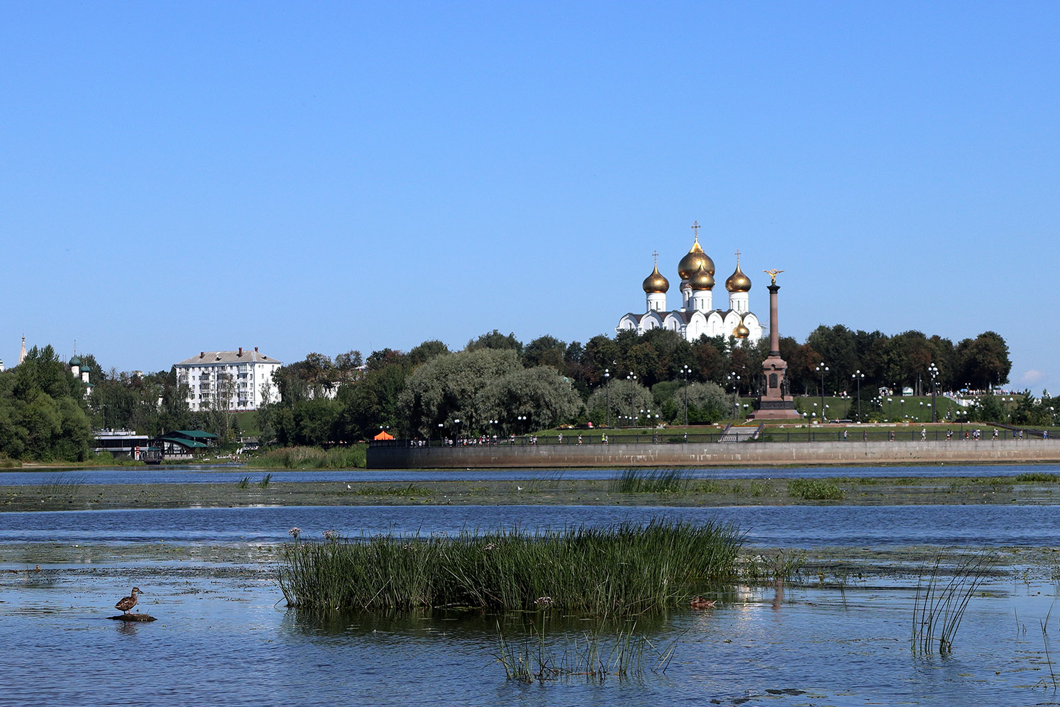 Вид на Стрелку и Успенский собор. Фотография: Александр Сигачев / Wikimedia
