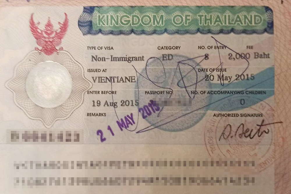 Виза с отметкой ED — это так называемая студенческая виза. Она выдается в посольстве королевства в любой стране за пределами Таиланда на 90 дней и продлевается без выезда из страны — до одного года. Получается, что раз в год надо выезжать, например, в тот же Лаос и делать себе новую студенческую визу