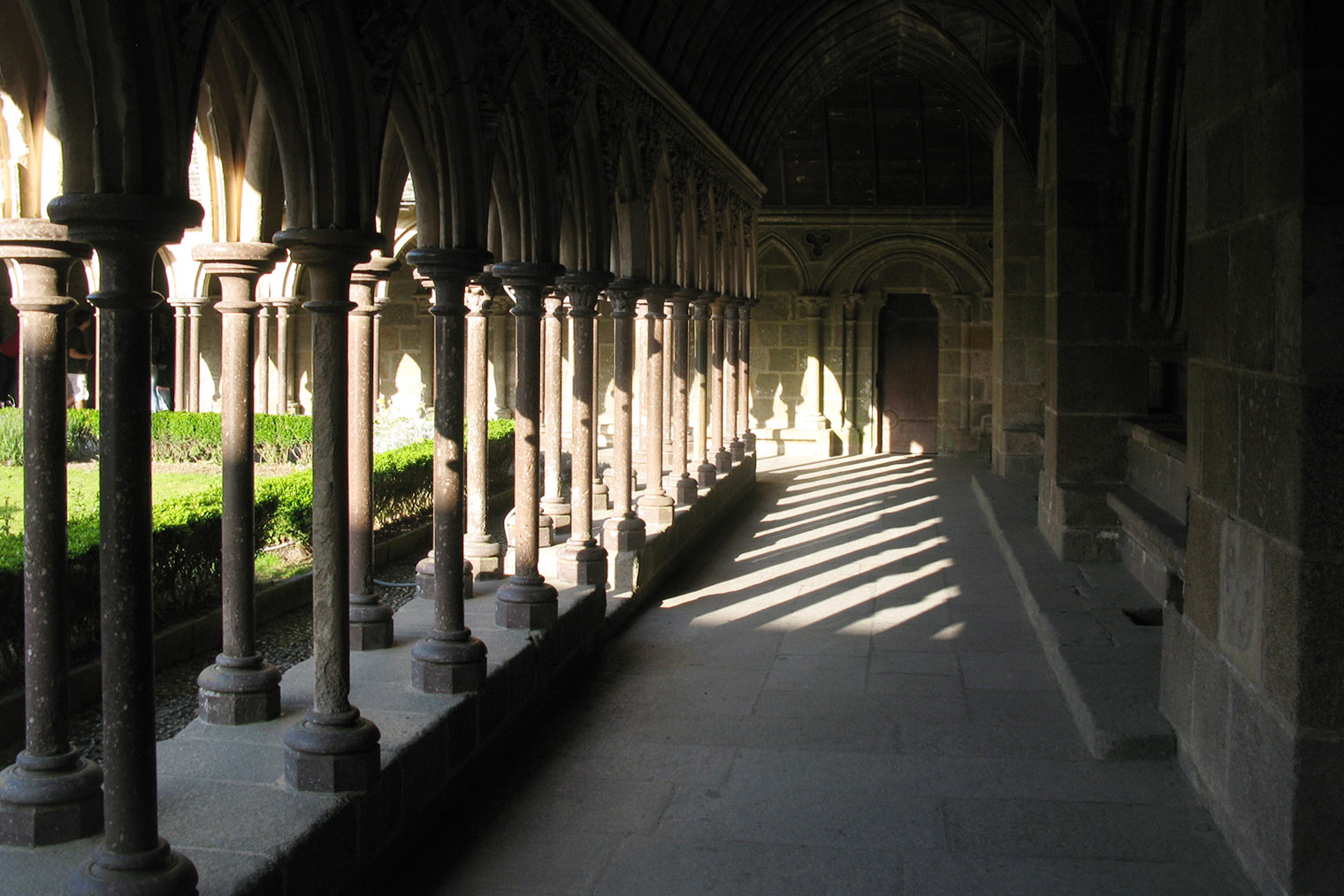 Внутренняя галерея в монастыре