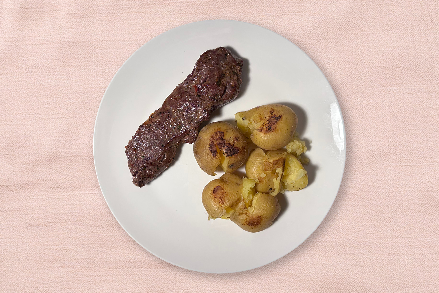 Даже по фото видно, что кусок слишком толстый, чтобы приготовиться за четыре минуты