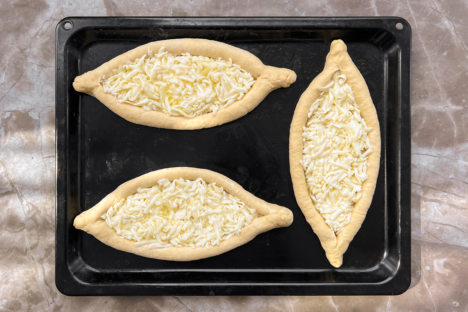 Хачапури готовы к запеканию