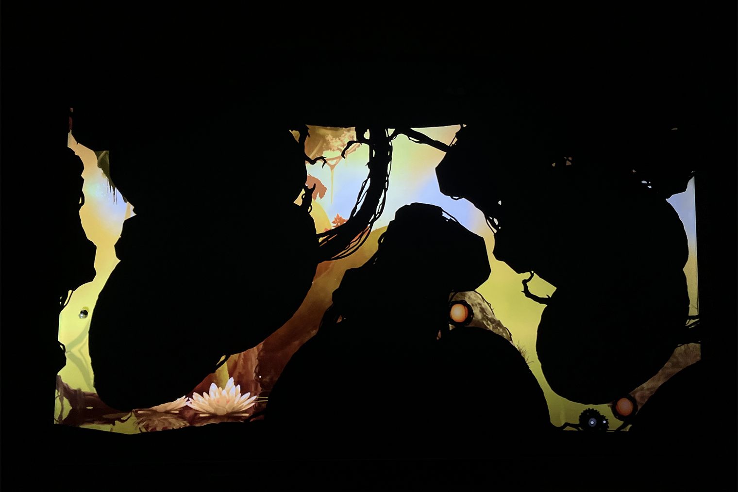 Неожиданный трип в прошлое: в школе я много играл в Badlands, но никогда целиком не проходил. Не прошел и сейчас. А еще здесь можно оценить глубину черного на Mini-LED — это практически уровень OLED