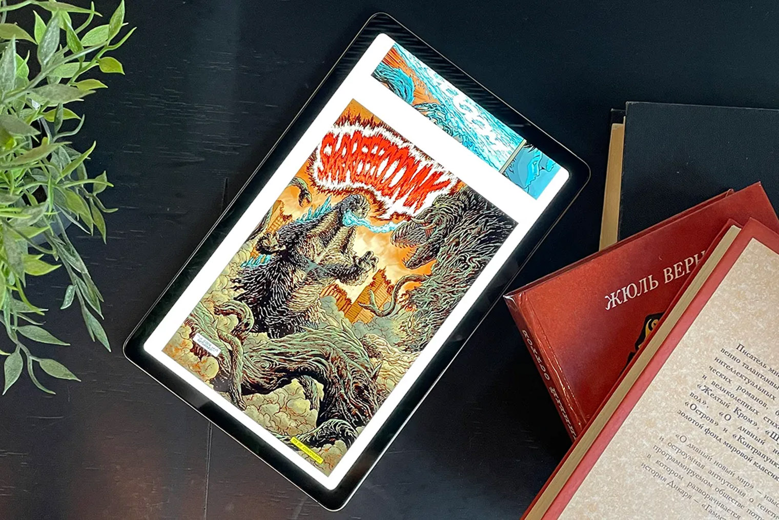 Цветные комиксы и многостраничные документы в PDF — серьезное испытание для недорогих планшетов. Чтобы книги грузились быстро и пролистывались плавно, процессор должен набирать хотя бы 300 000 баллов в Antutu. Фотография: Никита Богуславский