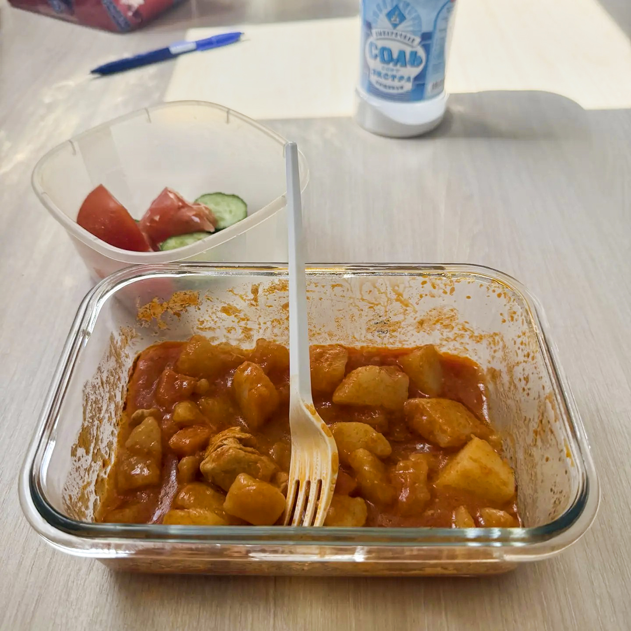 На обед сегодня рагу. На мой взгляд, мясо намного лучше магазинного. Очень вкусно