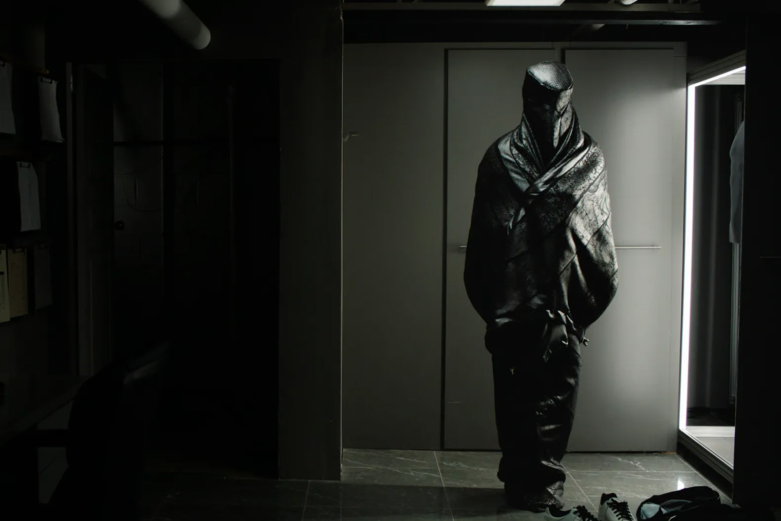 Дэвид Кроненберг изначально планировал выпустить сериал о похоронных обрядах разных народов. Netflix купил идею шоу, однако впоследствии стриминг отказался от производства. Кадр: «Наше кино»