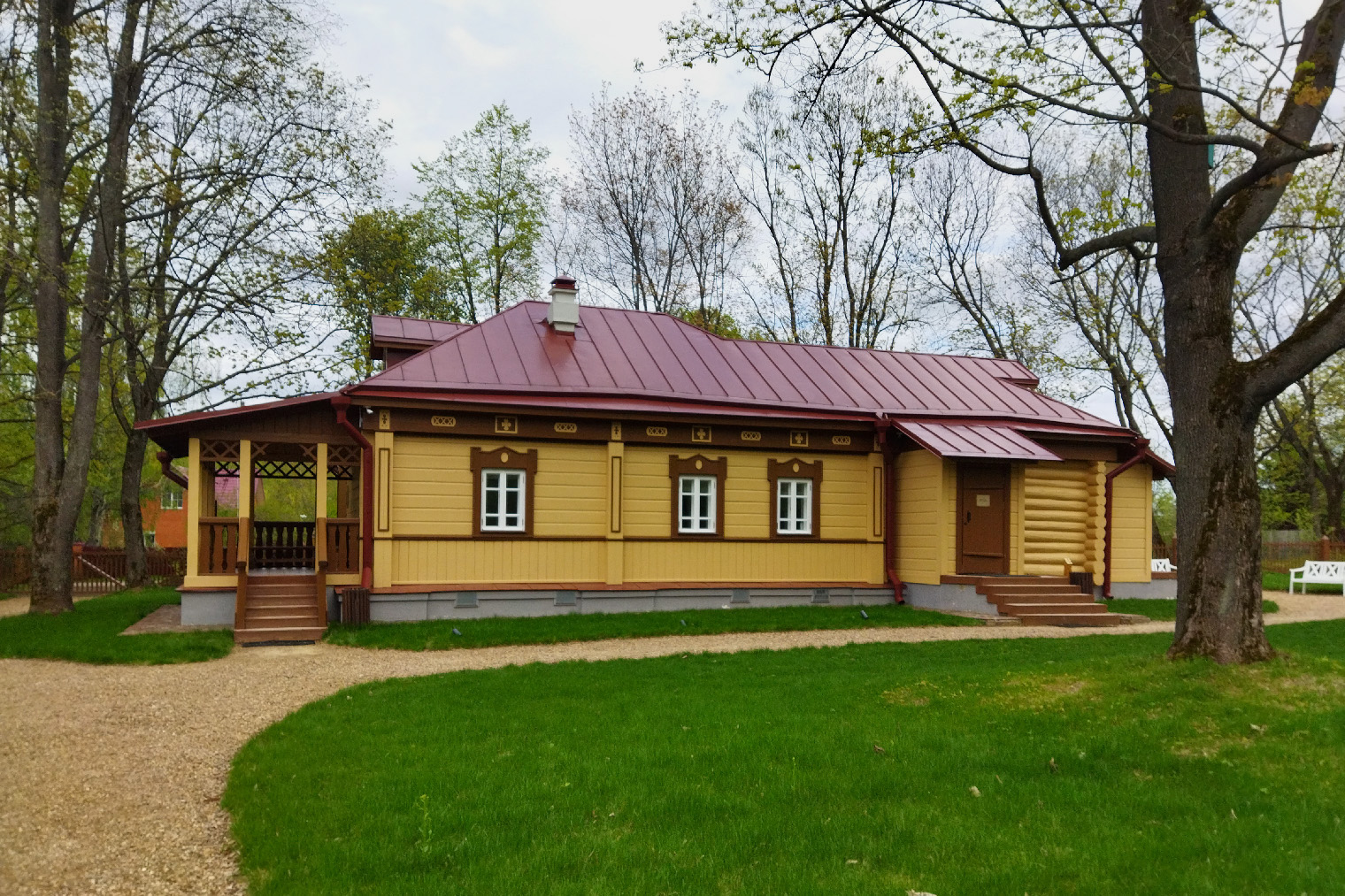 Восстановленный дом Достоевских в Даровом