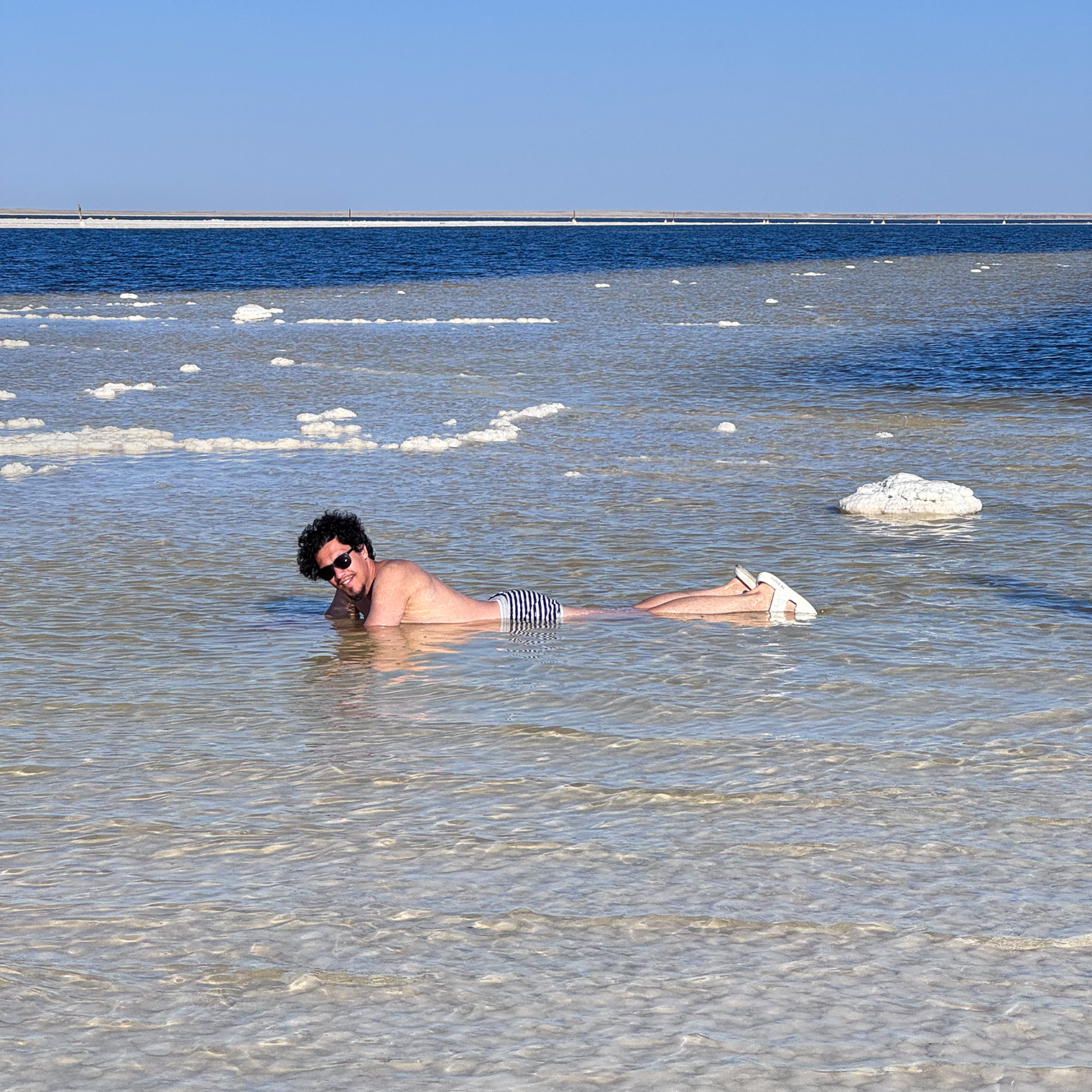 В искусственных ваннах есть мелкие и глубокие зоны