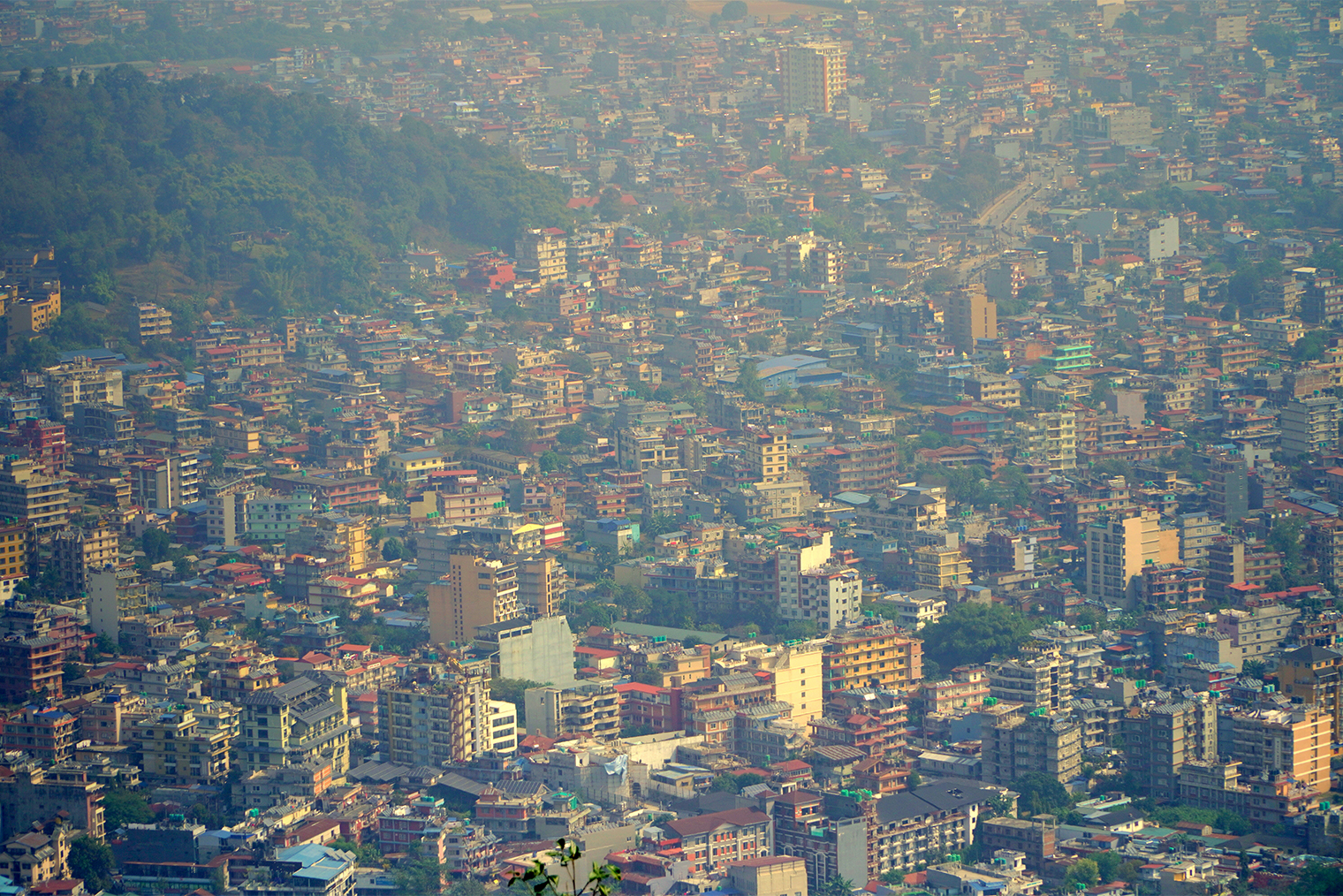 От ступы Мира в Покхаре открываются виды на город с высоты птичьего полета