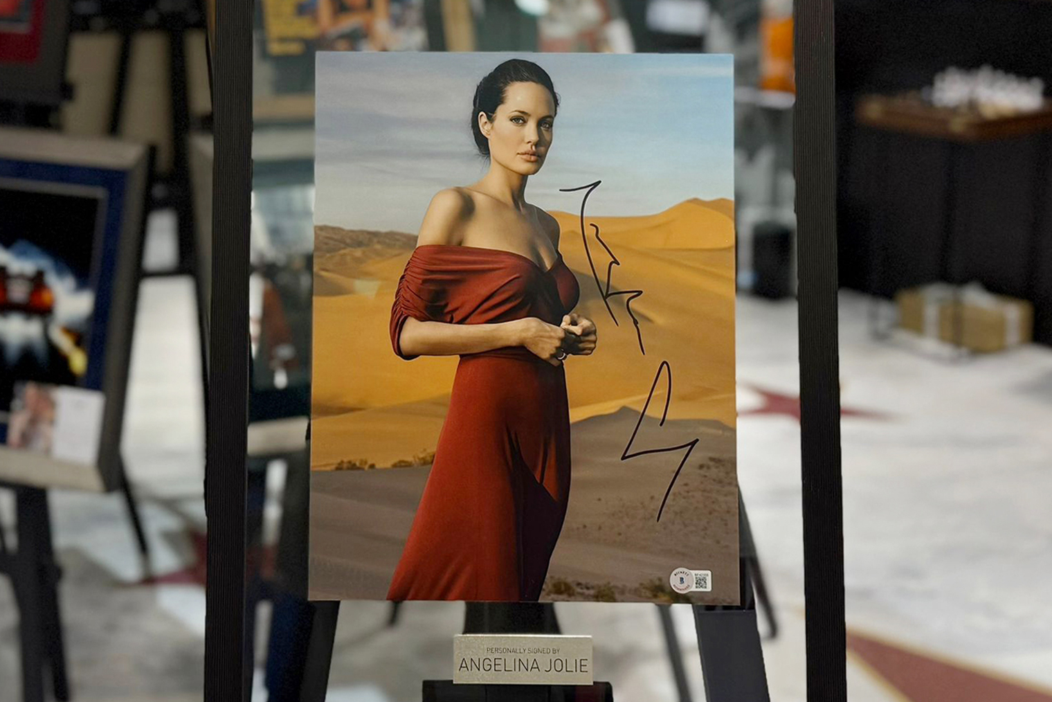 Портрет легендарного американского фотографа Энни Лейбовиц воплощает внутреннюю силу Джоли