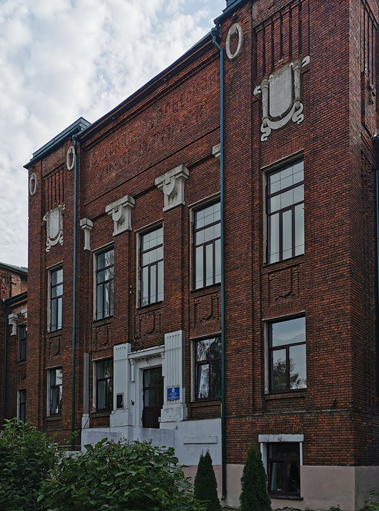 Редкое историческое здание, которое понравилось в Переславле-Залесском, — бывшая мужская гимназия