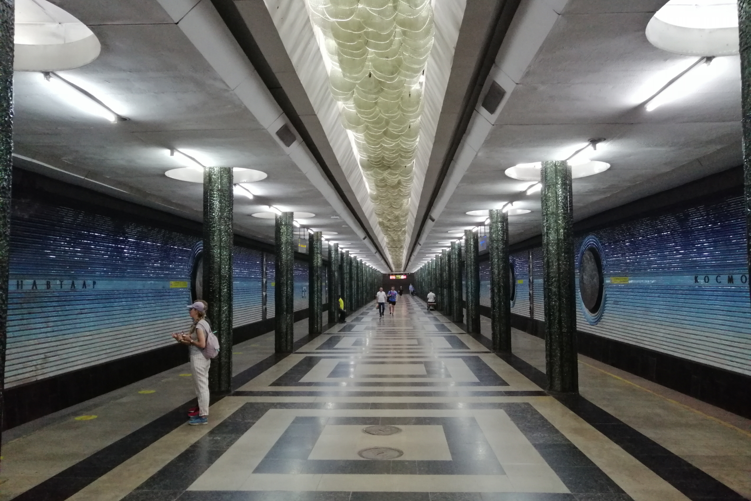 Станция метро Космонавтов (Космонавтлар)