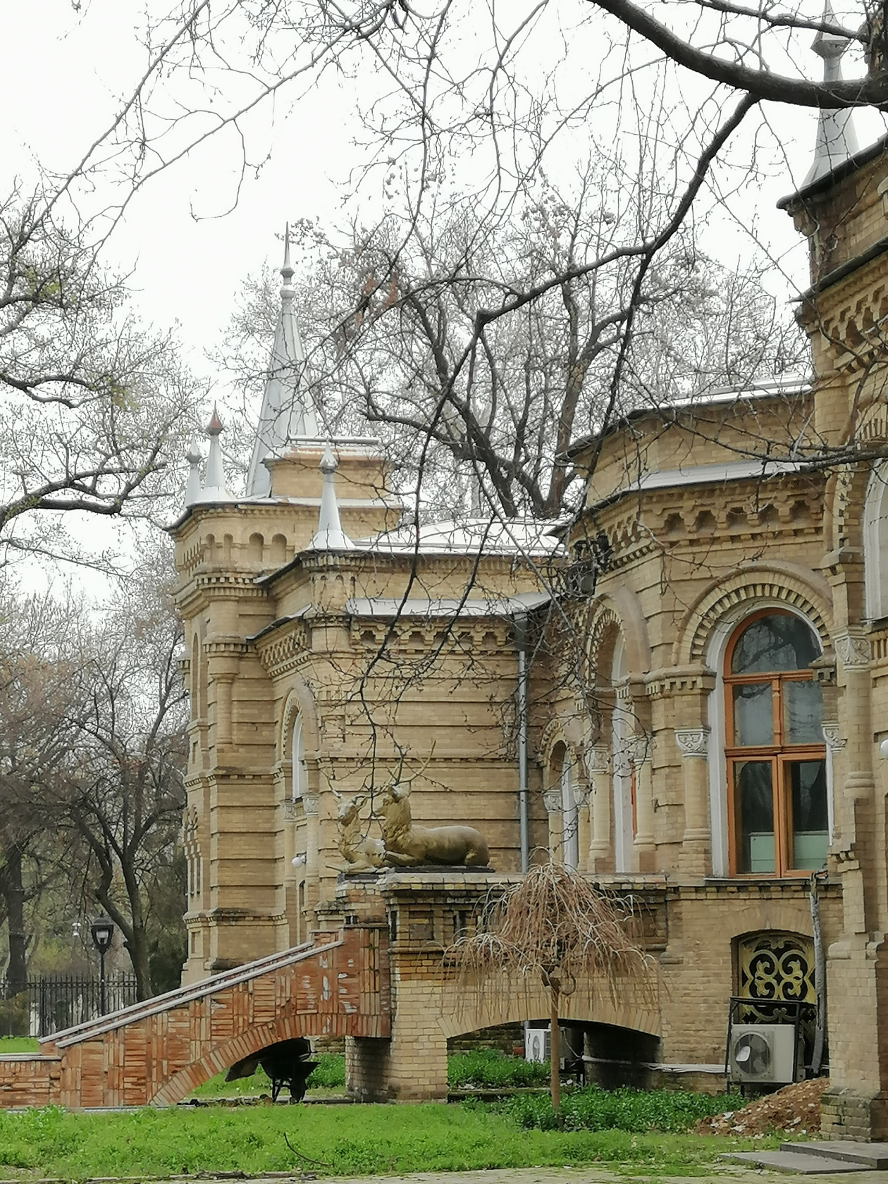 Дворец князя Н. К. Романова, выход в парк