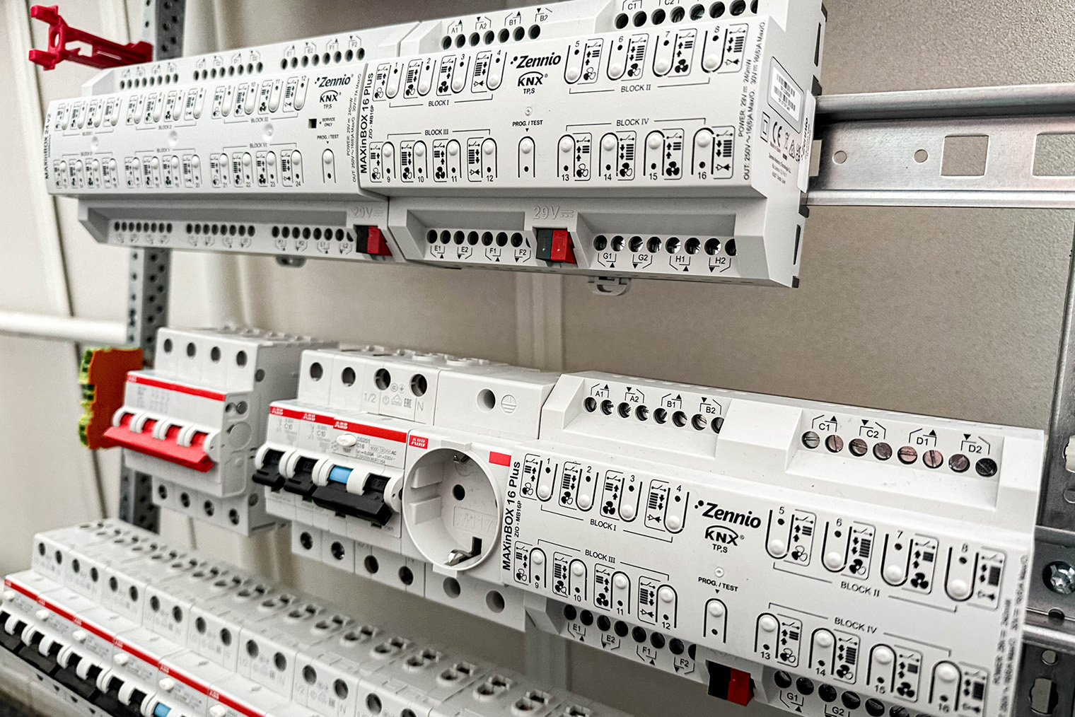 Реле для протокола KNX — они управляют умными устройствами. Источник: knxpoint.com