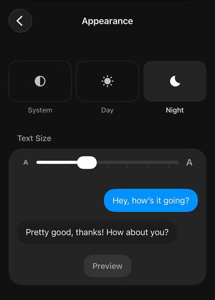 В настройках можно переключаться между светлой и темной темами