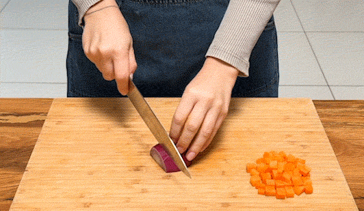 Мирпуа — набор нарезанных овощей, которые кладут в бульоны и соусы для улучшения вкуса