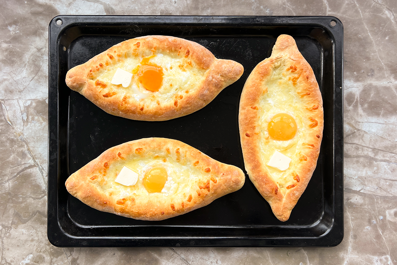 Готовые хачапури по-аджарски