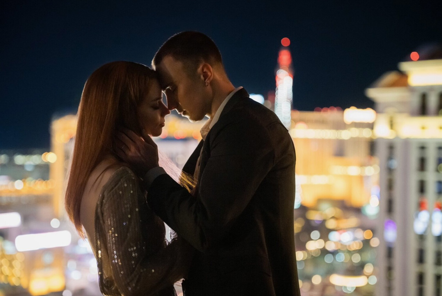 Любовный интерес героини сыграл Дрю Старки, звезда сериала «Внешние отмели». © Apple TV+