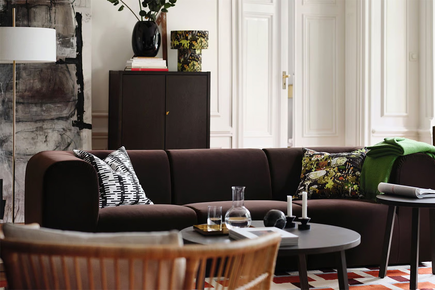 Каждый предмет в конечном интерьере нужно предусмотреть — от молдингов на стенах до подсвечников на столе. Тогда получится гармоничная и единая композиция. © ikea.com