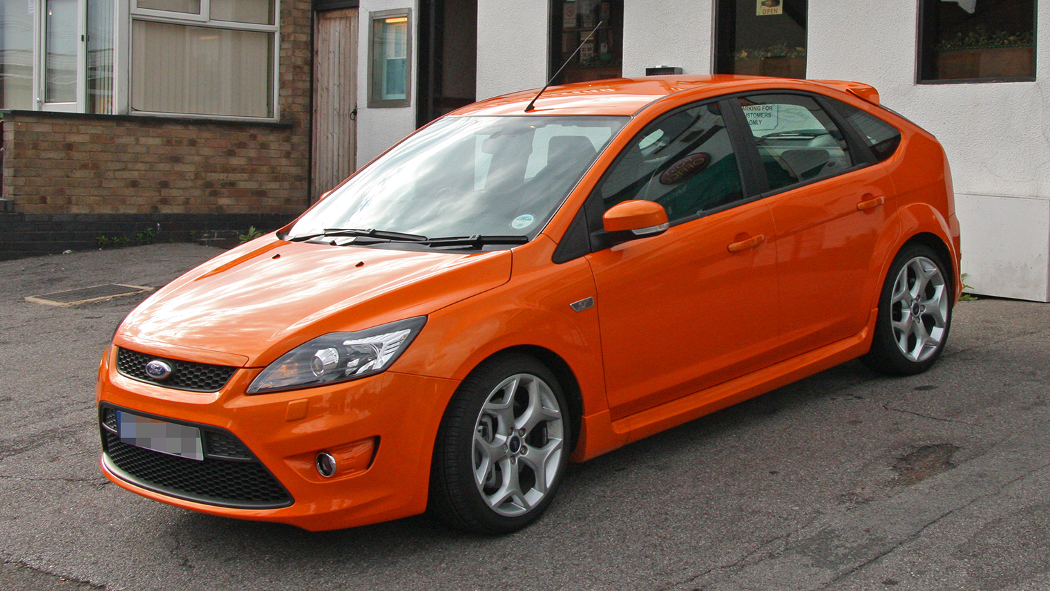 Ford Focus — типичный представитель европейского класса C. В 2010 году Focus стал самой популярной иномаркой в России. Ford выпускал модель 27 лет. © Kobac / Wikipedia Commons