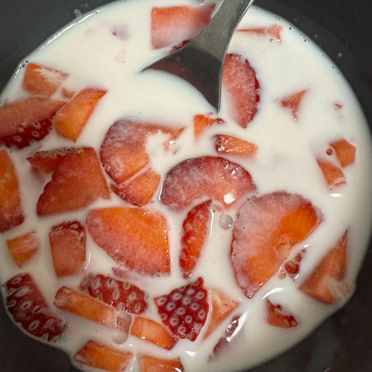 Клубника с молоком, как в детстве