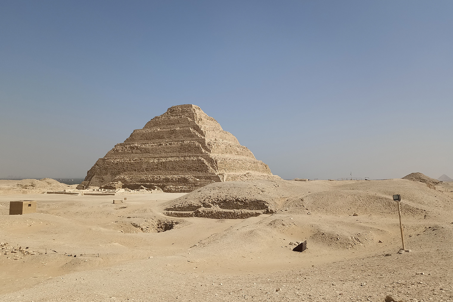 Вблизи пирамида кажется выше 62,5 метра