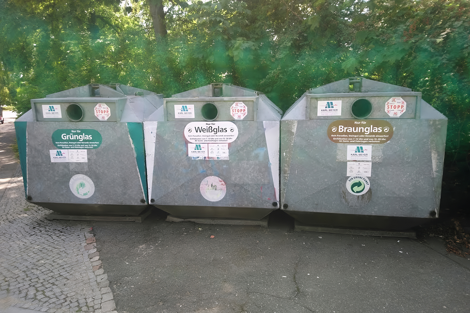 Стекло еще разделяли по цветам: зеленое, белое, коричневое