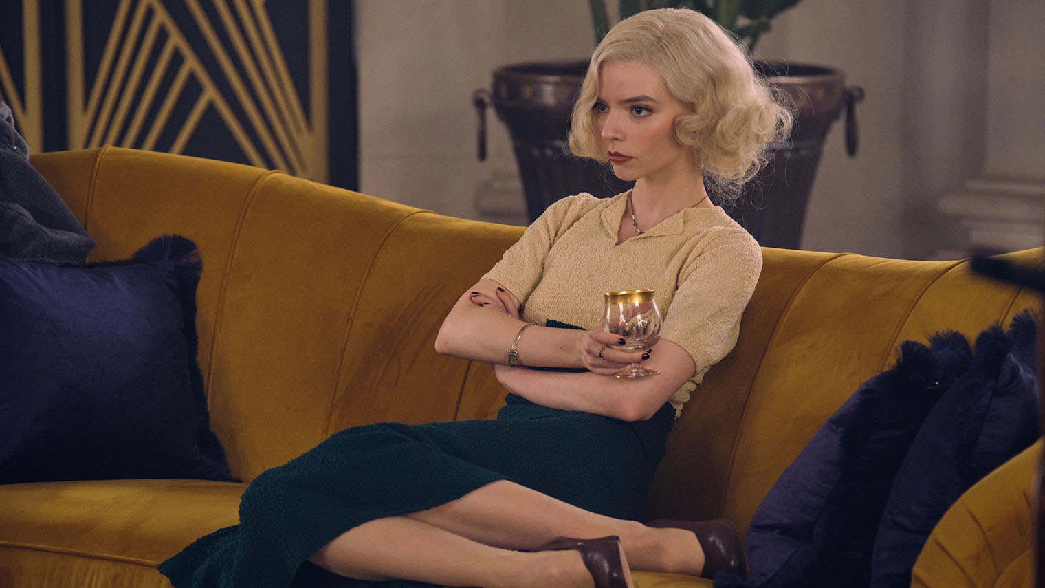 Кажется, часть образа и танцы героини Ани Тейлор-Джой в знаменитом «Ходе королевы» перекочевали из ее роли в «Острых козырьках»