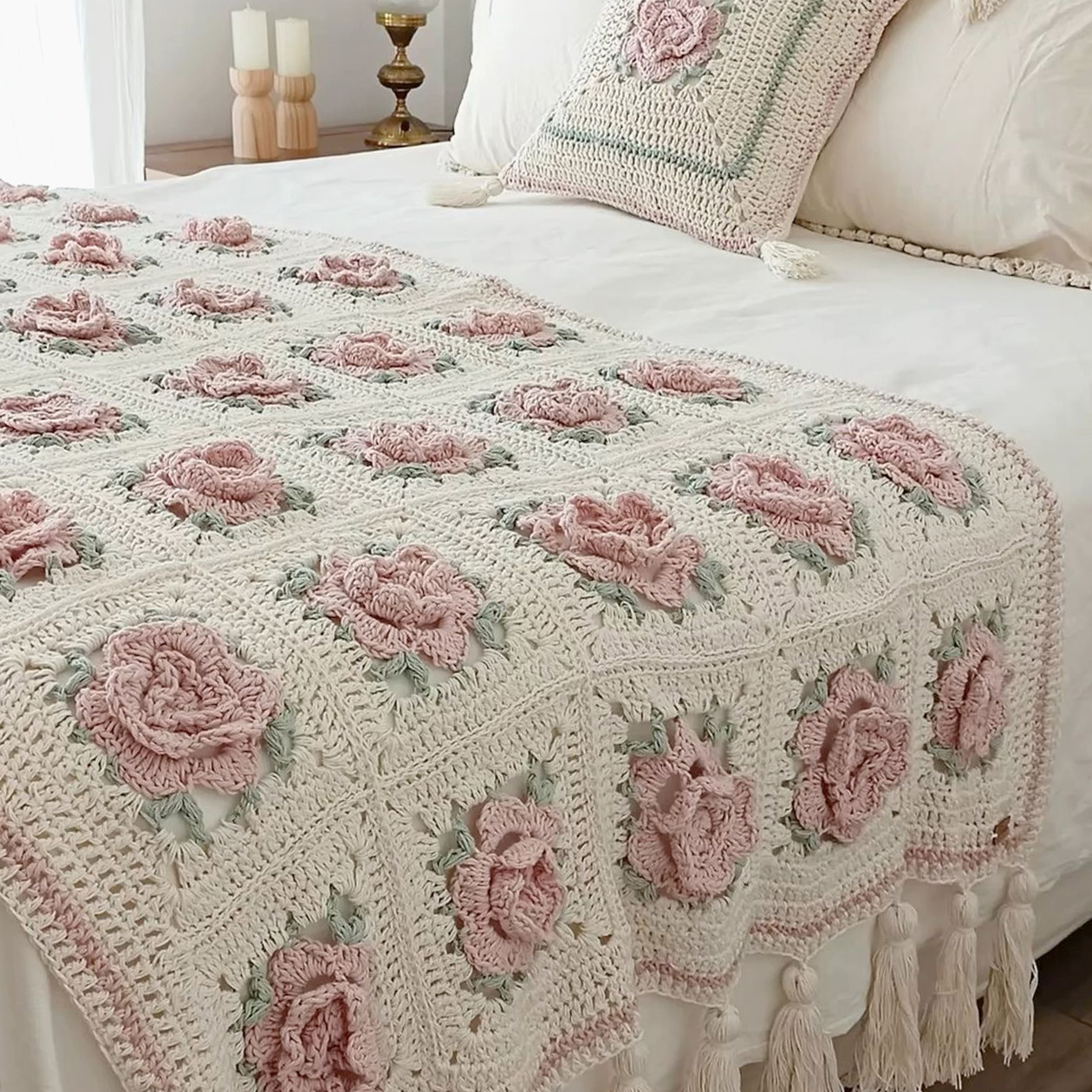 Из таких квадратов можно собрать плед, подушку или покрывало. © etsy.com