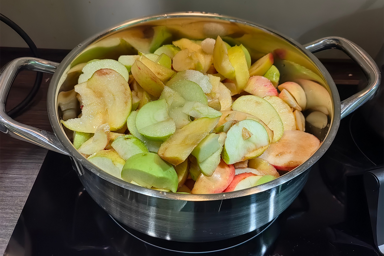 Подготовила яблоки для пюре