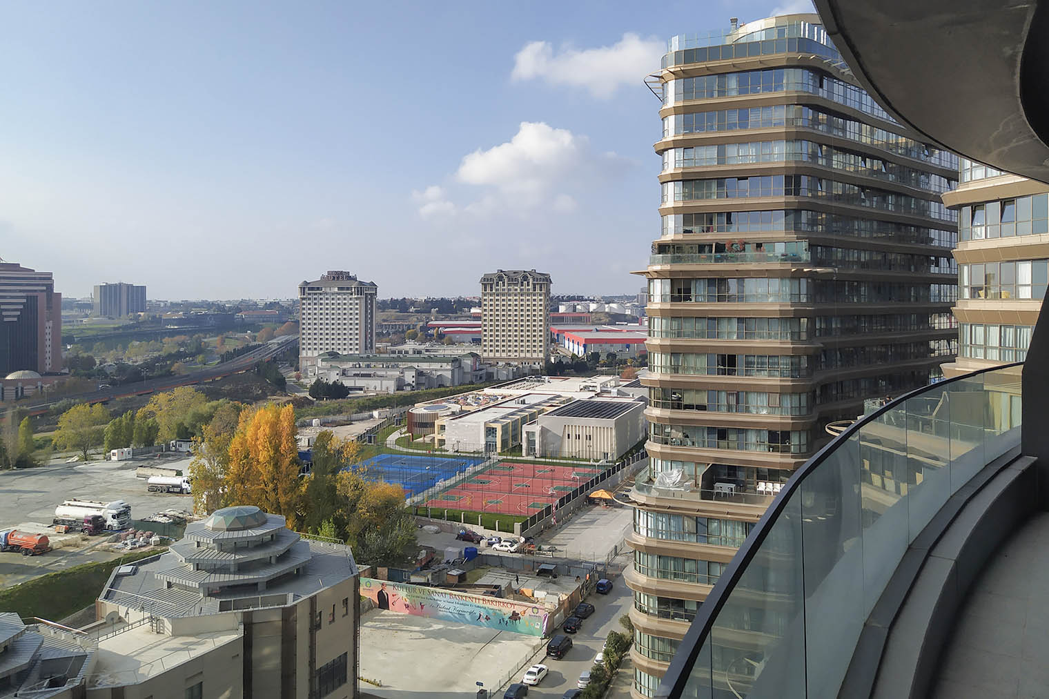 Вид на Бакыркёй с балкона квартиры, где я жил