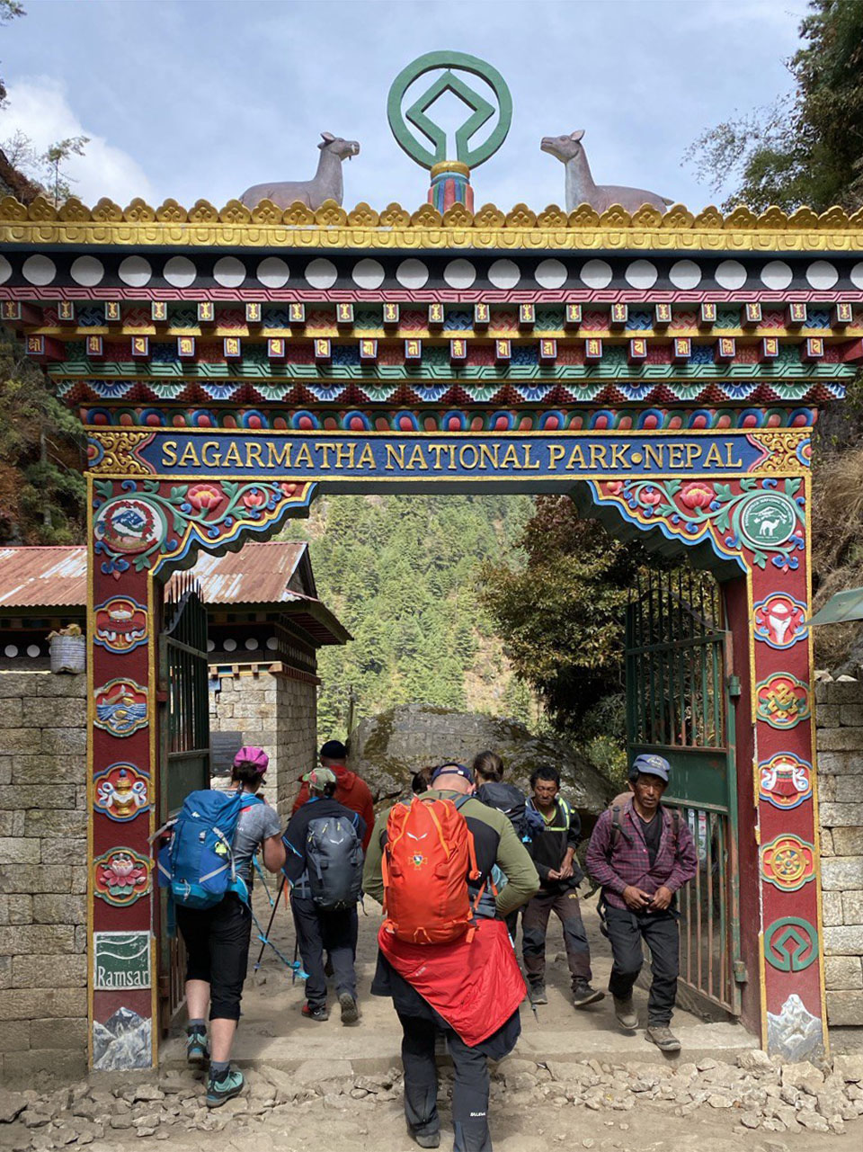 Вход в национальный парк «Сагарматха». На входе не было очередей ни из людей, ни из яков