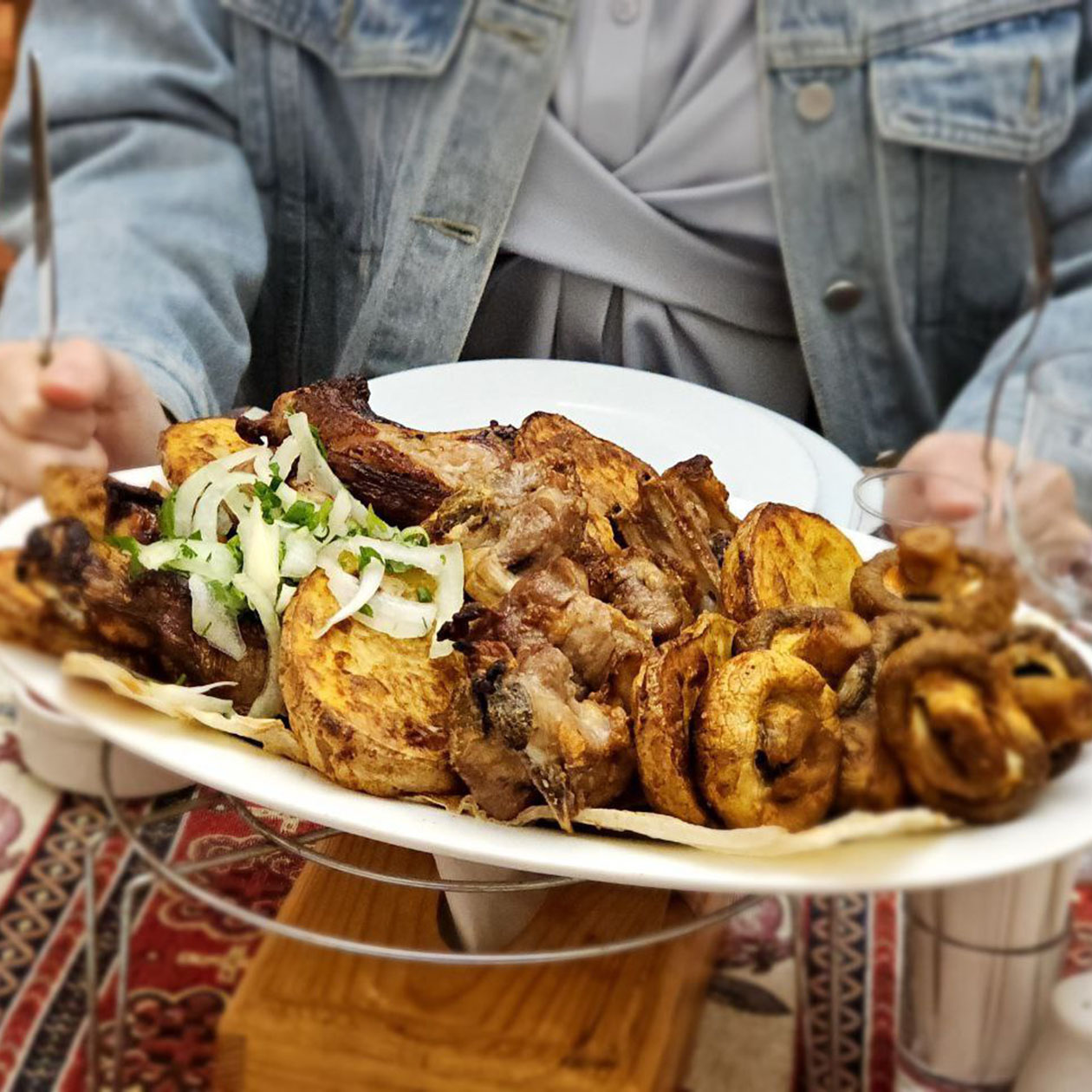 Шашлык — излюбленное мясное блюдо армян