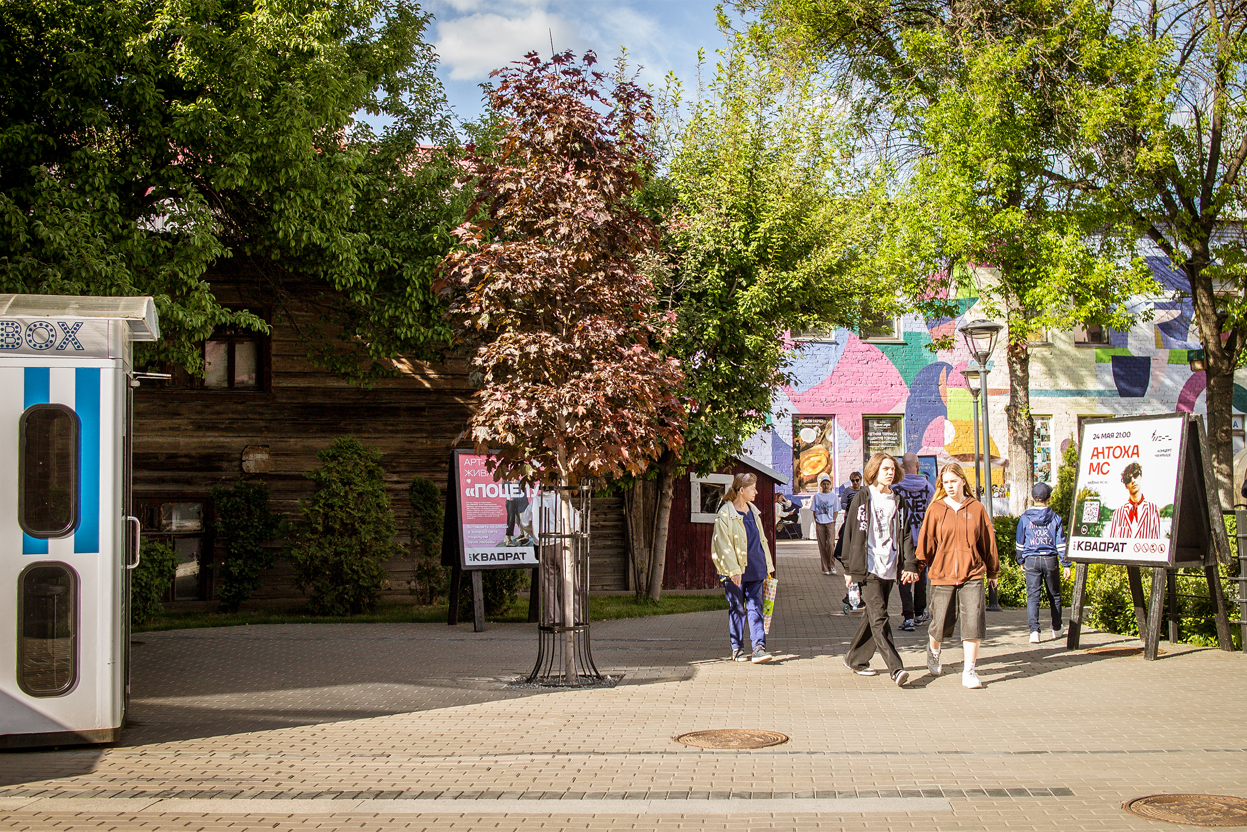 Культурный центр «Арт-квадрат» — точка притяжения уфимской молодежи, туристов и творческих людей. Этот кадр я сделал у одного из входов