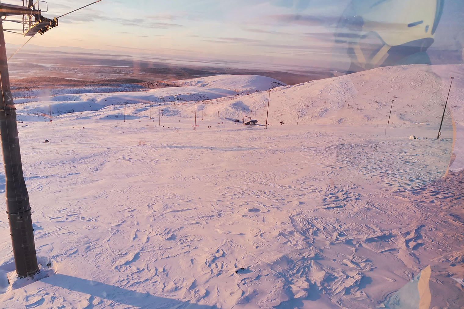 Окна в кабинах широкие и не запотевают. Эту фотографию я сделала во время подъема