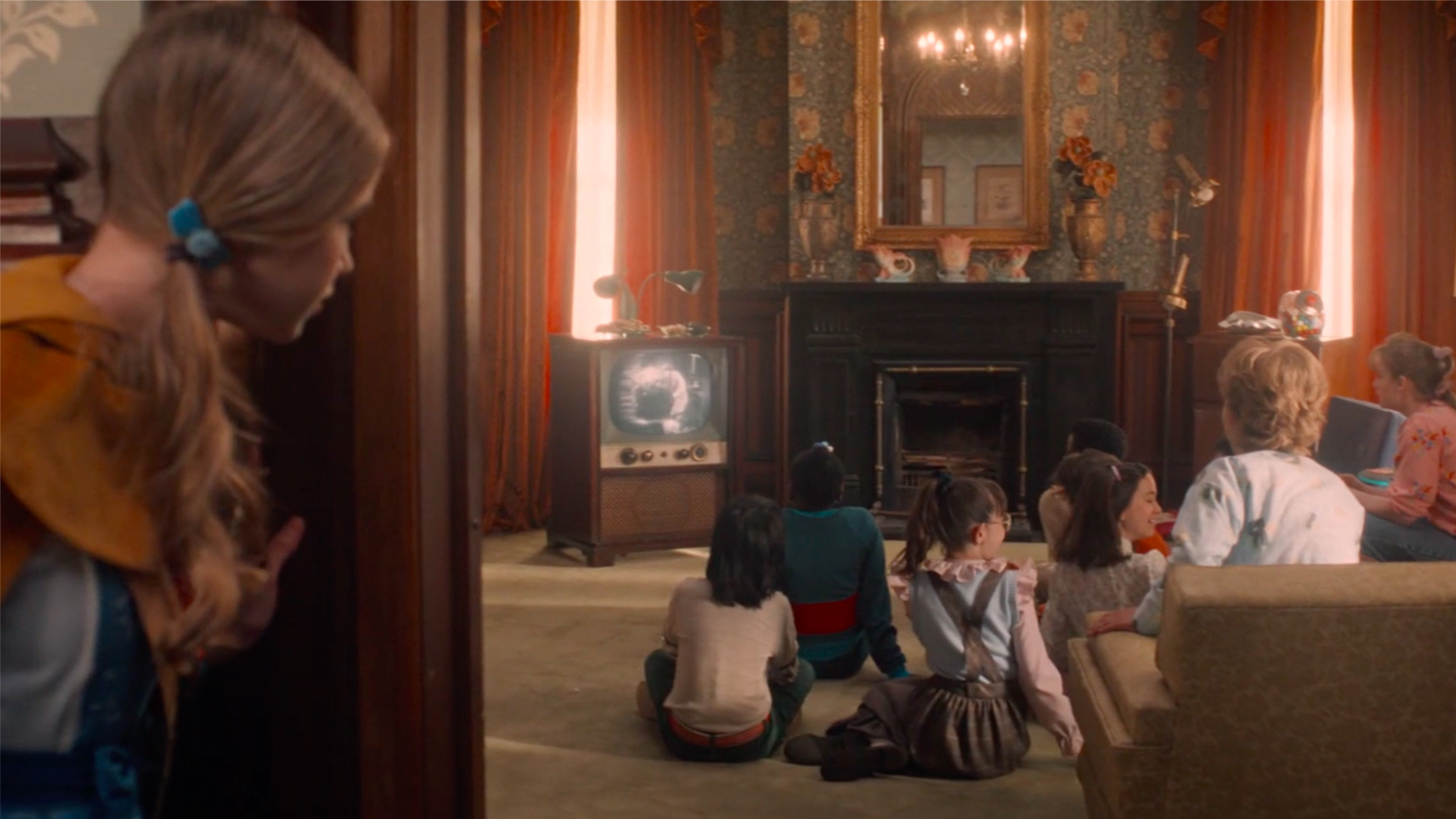 Дети даже не догадываются, что пока они находятся в особняке Крилов, их тела на самом деле окутаны щупальцами в логове Векны