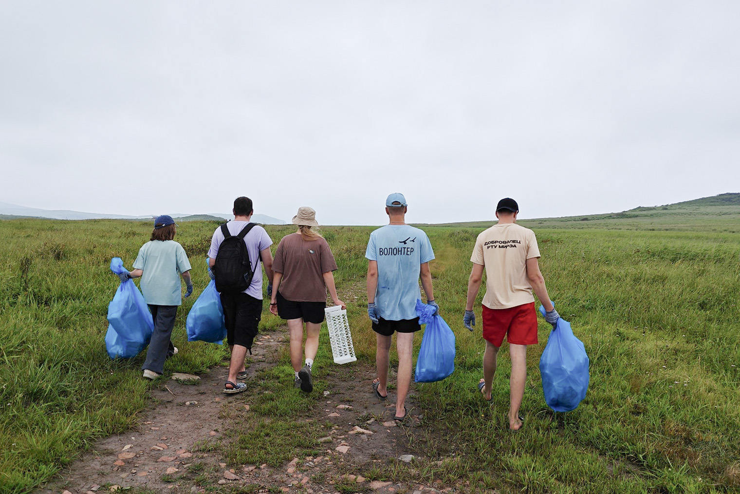 Проживание в полевых условиях и благоустройство территории требуют выносливости и неприхотливости в быту. © Сообщество в vk.com
