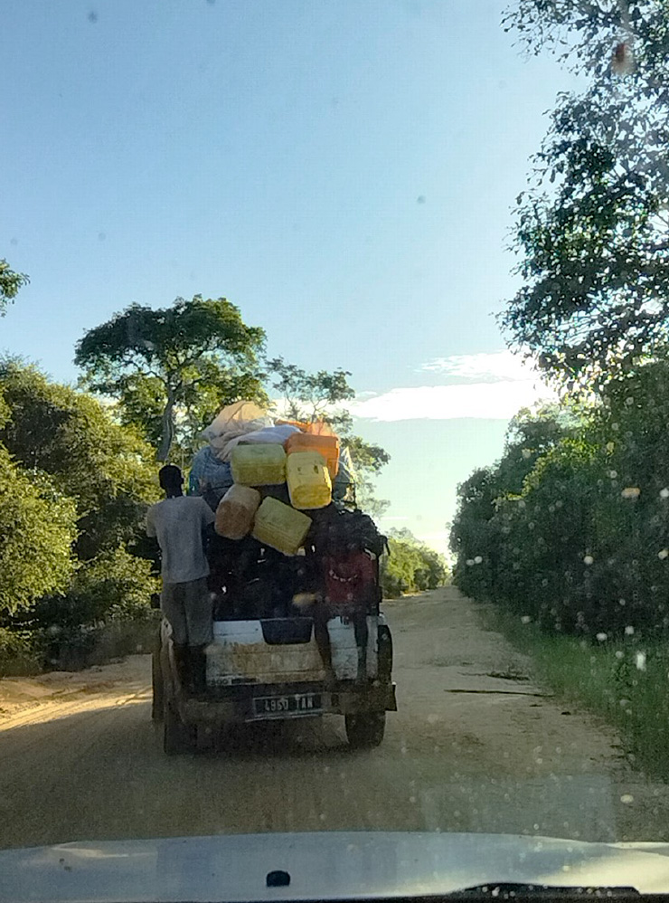 Вот такой общественный транспорт на Мадагаскаре