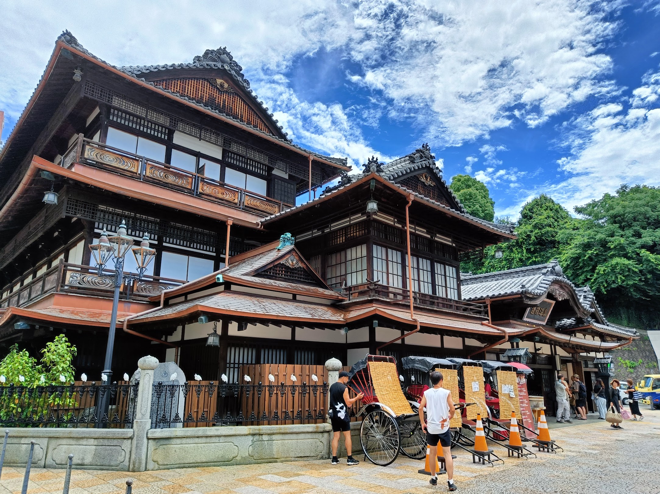 Старейшая общественная баня Dōgo Onsen Honkan