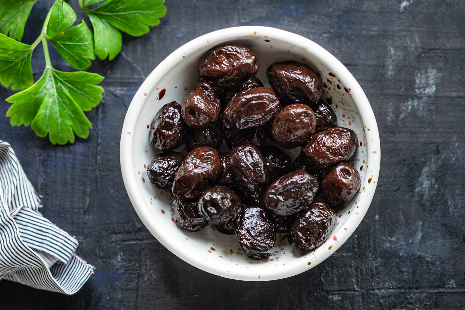 Сушеные оливки по вкусу похожи на кислый пережеванный сапог. Фотография: Alesia.Bierliezova / Shutterstock / FOTODOM