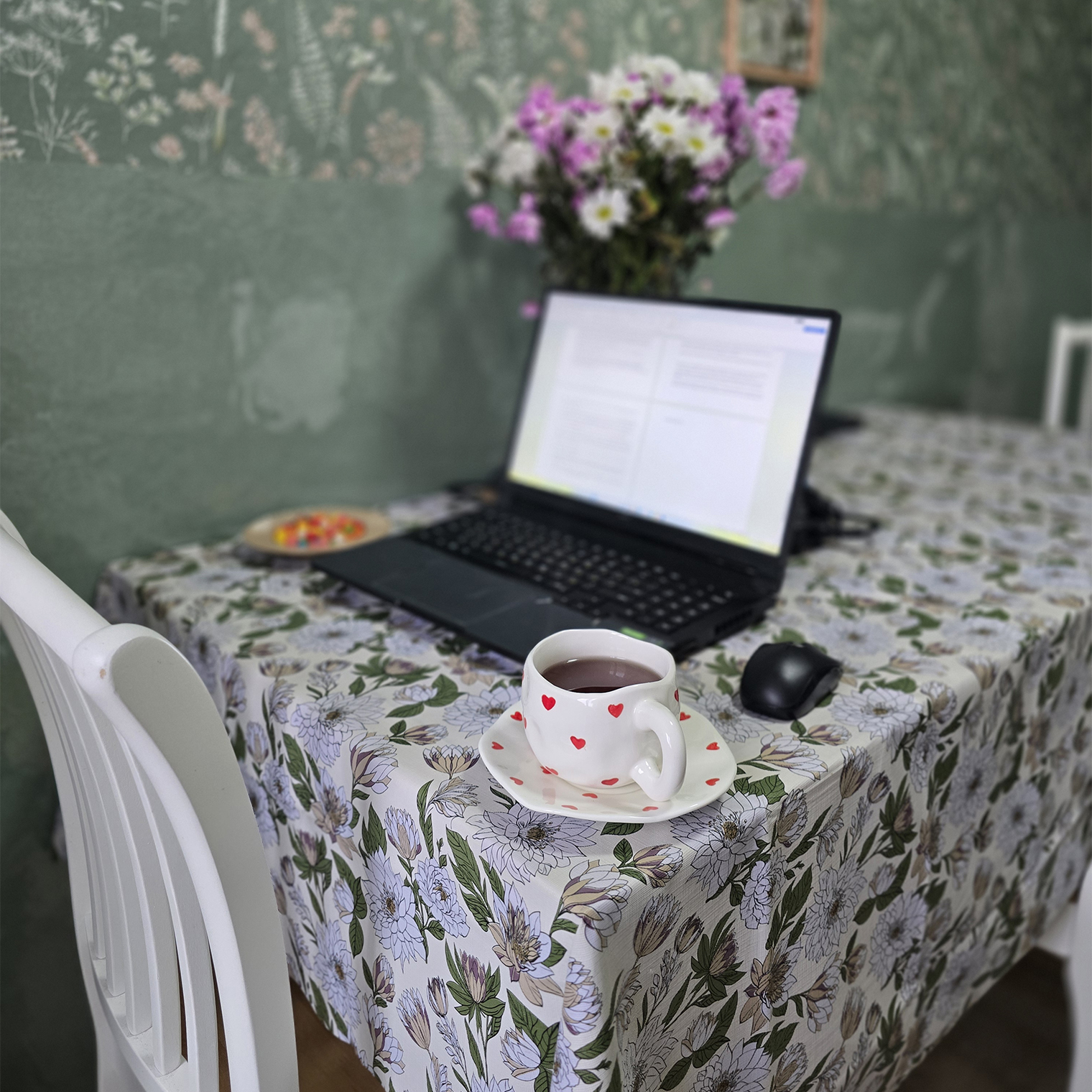 Пью чай на кухне, не отходя от ноутбука