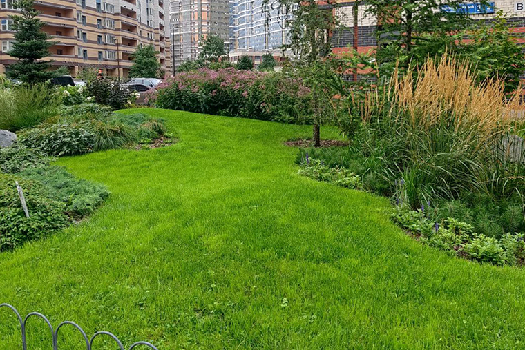 Мне нравится ландшафтный дизайн в нашем жилом комплексе