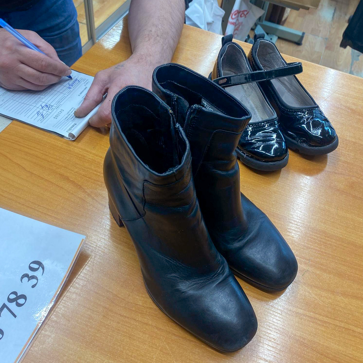 Сдала в ремонт туфли дочки и свои ботильоны