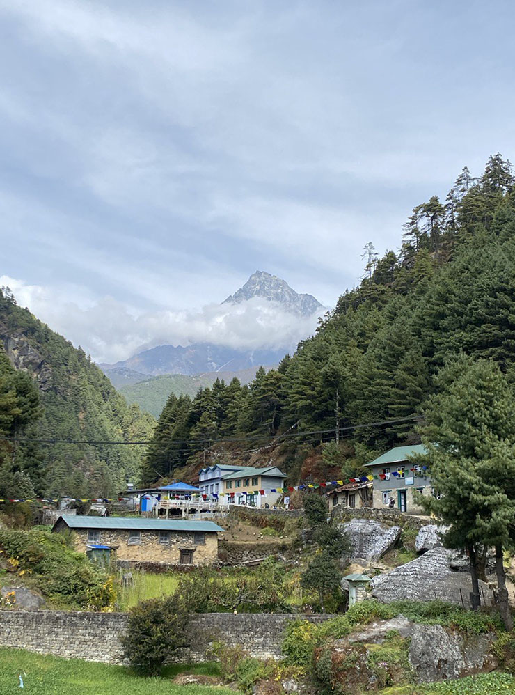 Одна из безымянных гор Непала