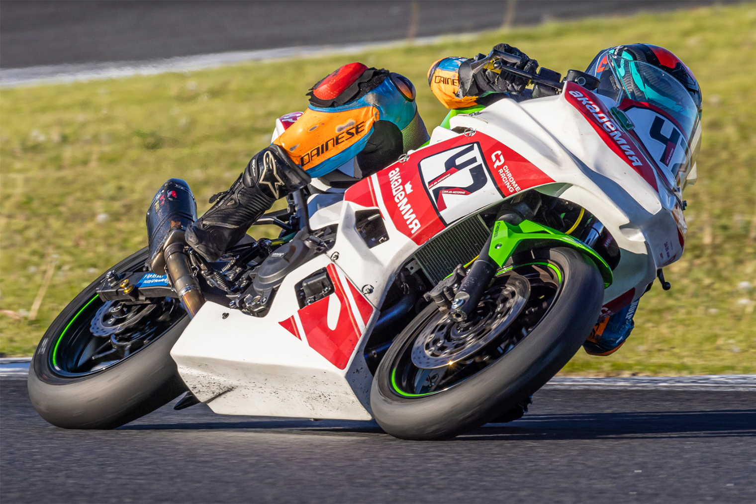 После моей победы на чемпионате многие мотоспортсмены пересели на Kawasaki Ninja 400, хотя его главное преимущество — цена