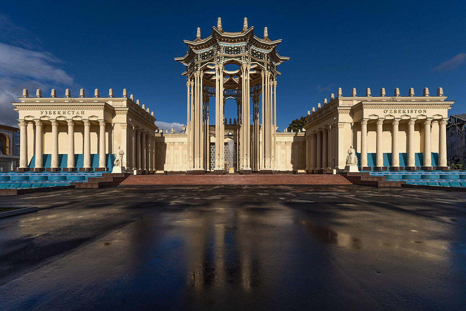 Здание павильона «Узбекистан» в стиле ампир украшает ажурная ротонда. Источник: vdnh.ru