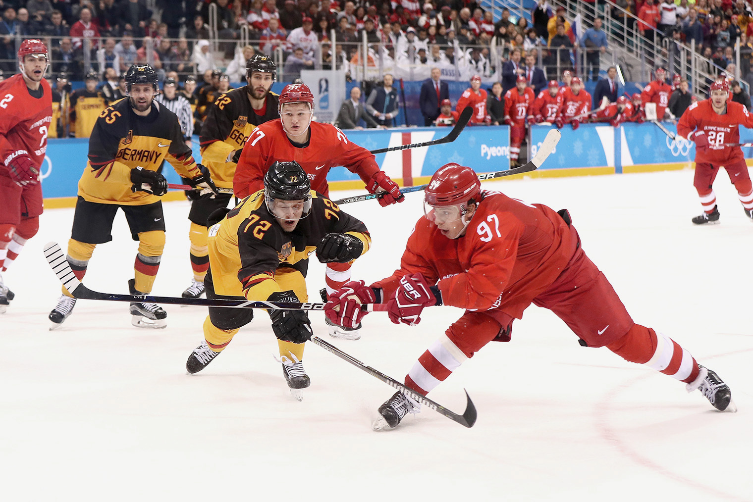 Сборная олимпийских спортсменов из России против сборной Германии в финале хоккейного турнира Игр-2018. © Jamie Squire / Getty Images