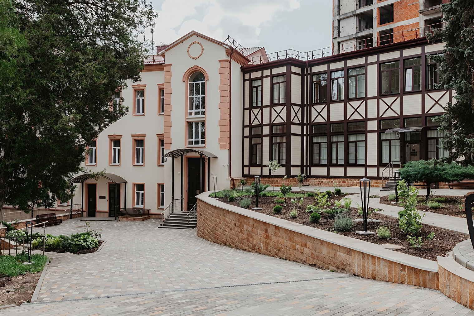 У некоторых санаториев — большие красивые территории или даже целые парки. © travel.yandex.ru