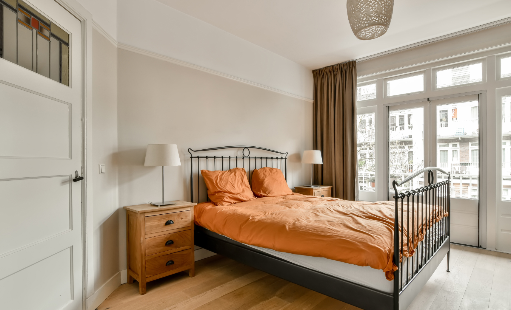 Тумбочки на коротких ножках