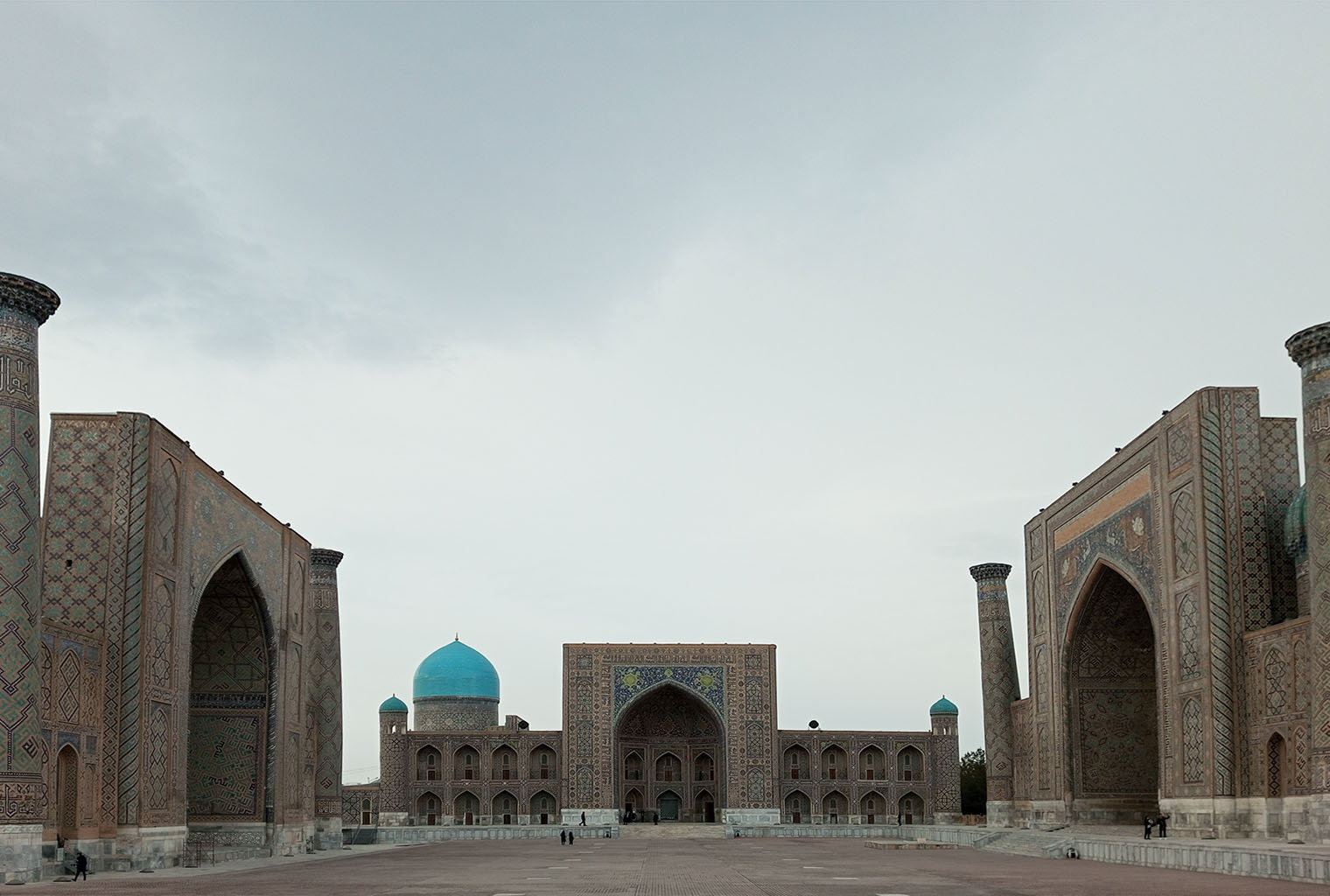 Общий вид на площадь Регистан