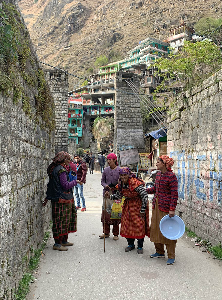 Гималайские женщины в Маникаране